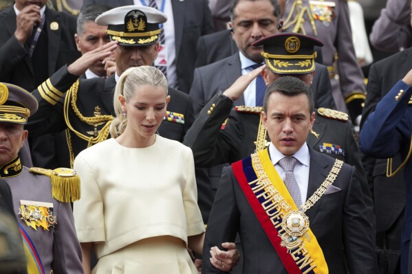 Daniel Noboa asume la presidencia de un Ecuador azotado por la